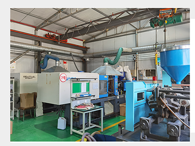 塑料模具加工廠生産車(chē)間