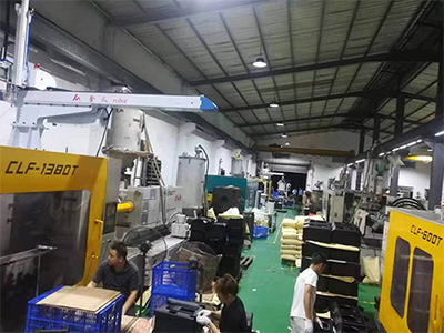 塑料模具廠家生産車(chē)間