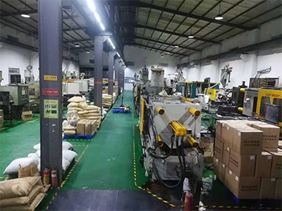 塑料模具加工廠生産車(chē)間
